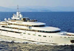 Yacht charter MITSUBISHI OMEGA