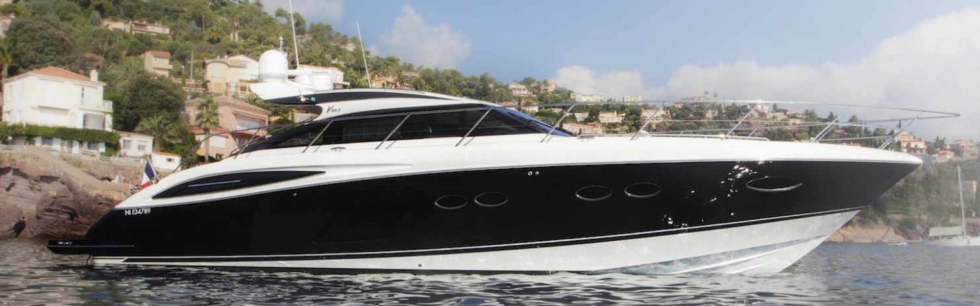 Yacht charter PRINCESS V62