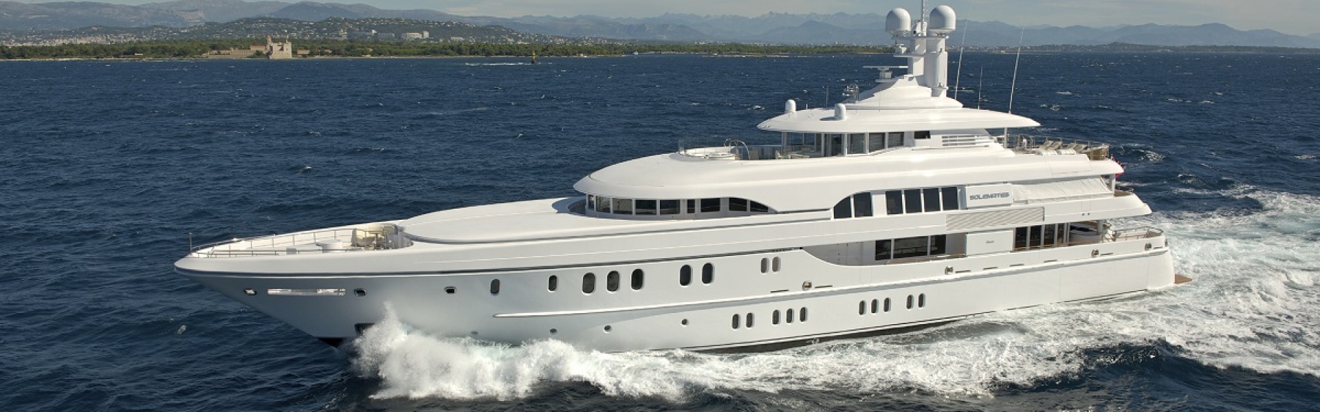 Yacht charter LURSSEN 60M