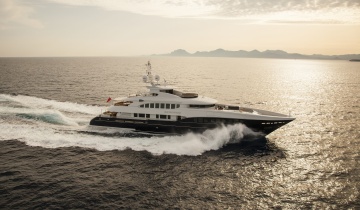 Yacht charter HEESEN 47M