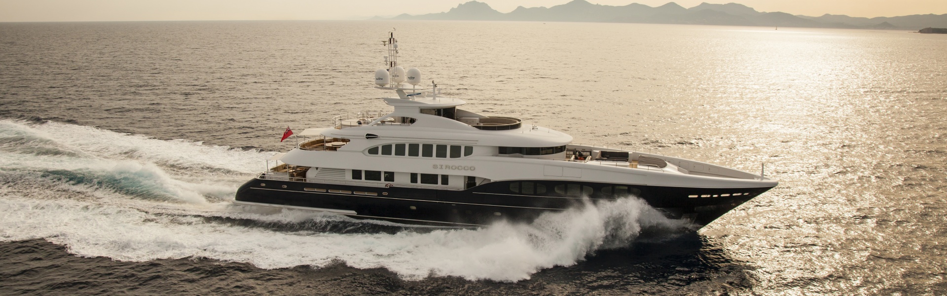 Yacht charter HEESEN 47M