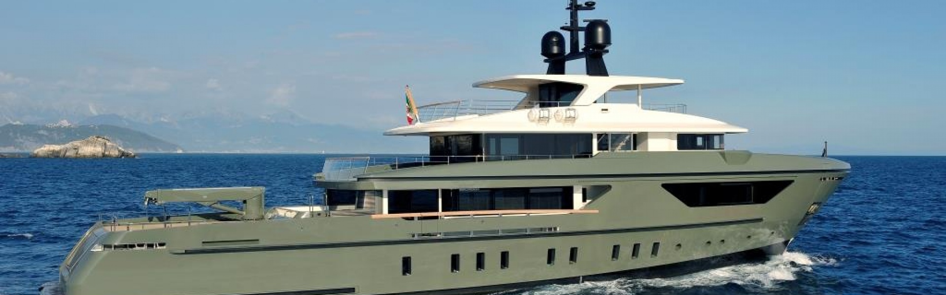 Yacht charter Sanlorenzo 42M