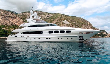 Yacht charter MONDOMARINE 40M