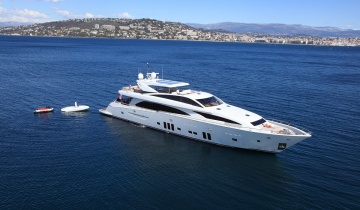 Yacht charter COUACH 37M