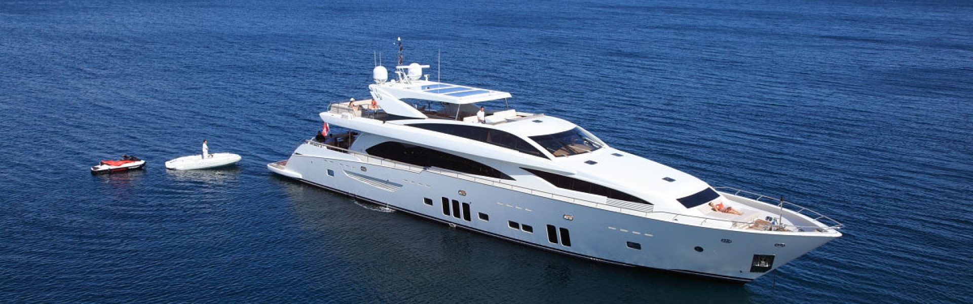 Yacht charter COUACH 37M