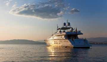 Flybridge FALCON 102 - Boat picture