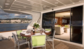 Flybridge FALCON 102 - Boat picture