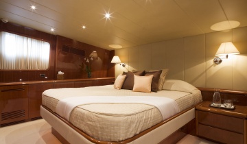 Flybridge FALCON 102 - Boat picture