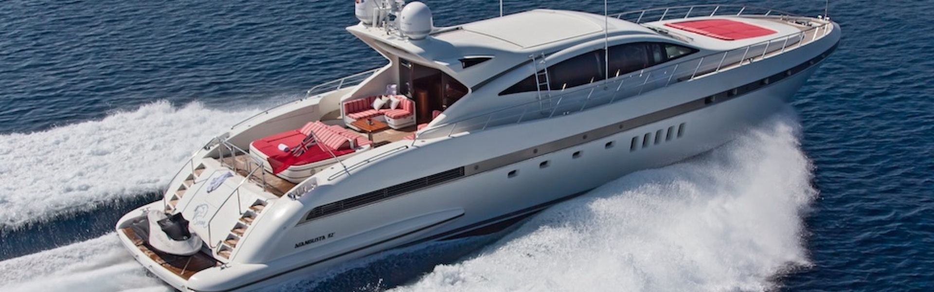 Yacht charter MANGUSTA 92