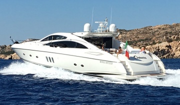 Yacht charter SUNSEEKER Predator 82