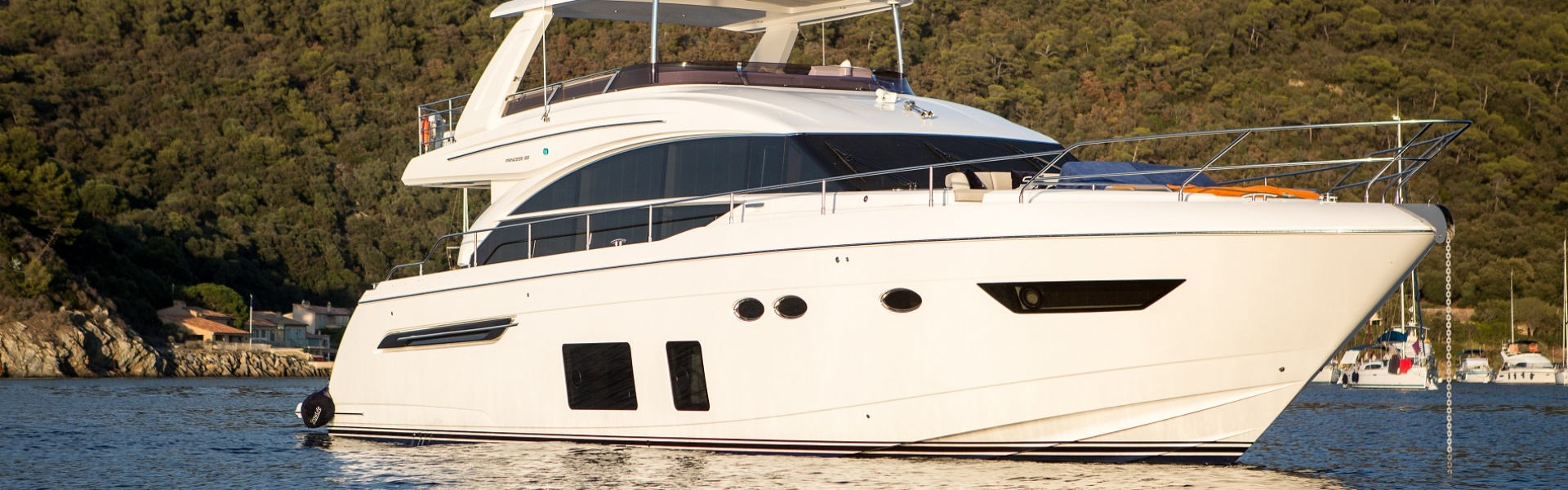 Yacht charter PRINCESS 68