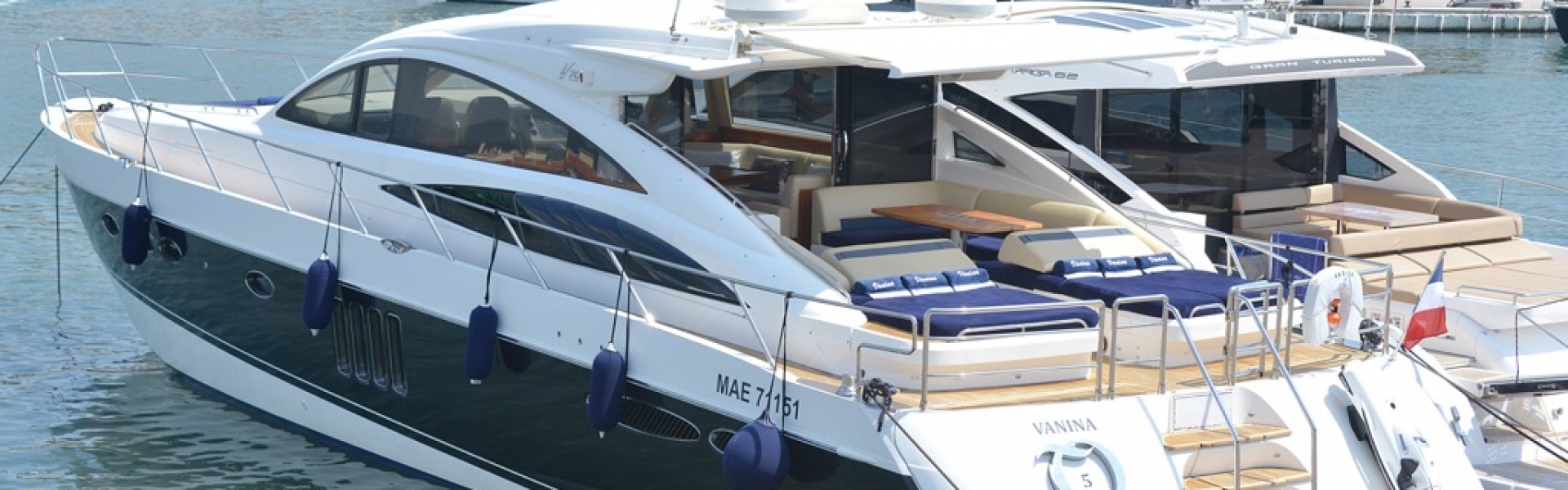 Yacht charter PRINCESS V70