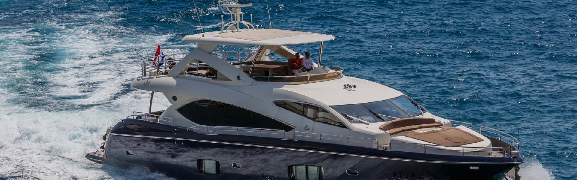 Yacht charter SUNSEEKER 88