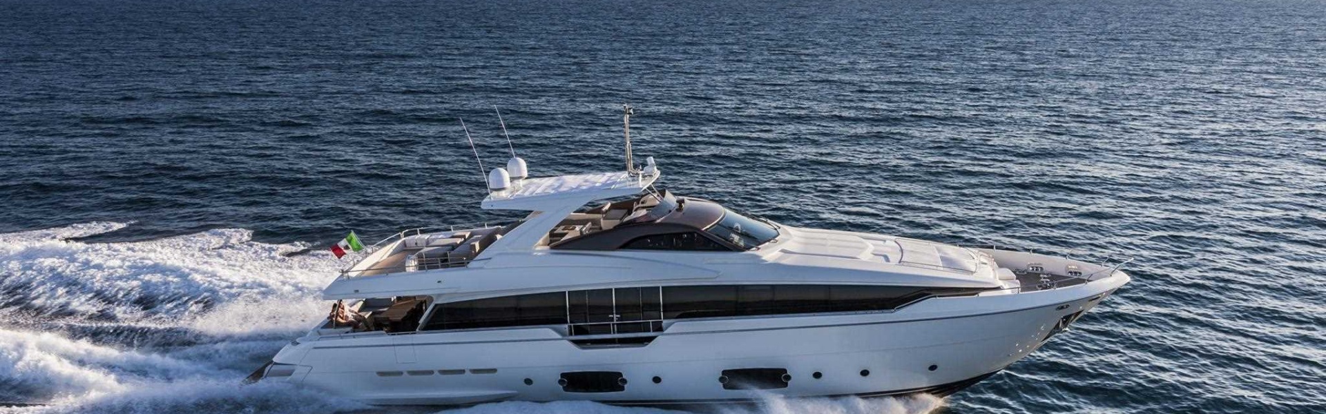 Yacht charter FERRETTI 960