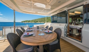 Flybridge Ferretti 33M - Boat picture