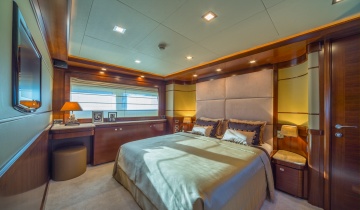 Flybridge Ferretti 33M - Boat picture