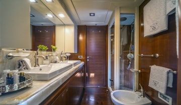 Flybridge Ferretti 33M - Boat picture