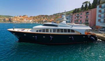 Yacht charter Cantieri Navali di Termoli 27M