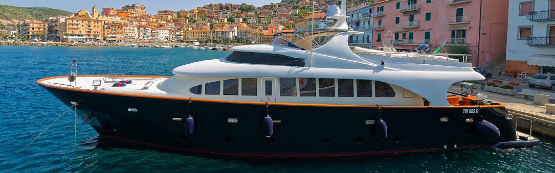 Yacht charter Cantieri Navali di Termoli 27M