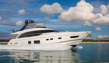 Yacht charter PRINCESS 82