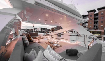 Flybridge Sunseeker 131 - Boat picture